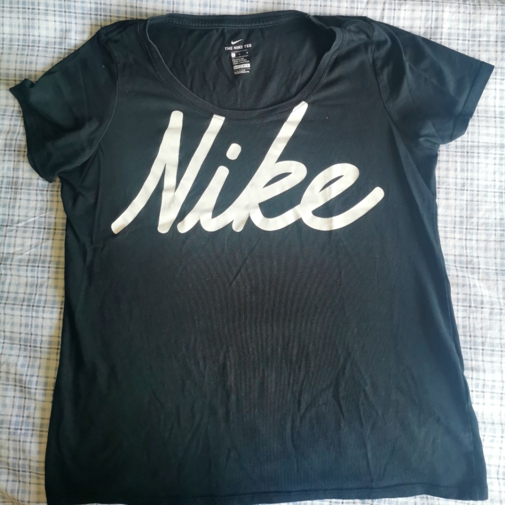 Nike Women's Black T-Shirt